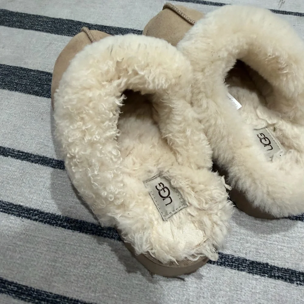UGG big kid Cozy Shearling-Lined Slip-On Clog